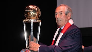 Adelardo, con la Intercontinental en un acto organizado por la peña Los 50.