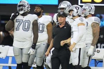 Oct 4, 2021; Inglewood, California, USA; Las Vegas Raiders head coach Jon Gruden talks with quarterback Derek Carr (4) during the second half against the Los Angeles Chargers at SoFi Stadium. Mandatory Credit: Robert Hanashiro-USA TODAY Sports