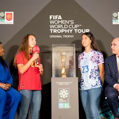 España recibe la Copa del Mundo y va a por ella: “El objetivo es la final”