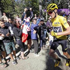 Froome corrió a pie, perdió el amarillo y el Tour se lo devolvió