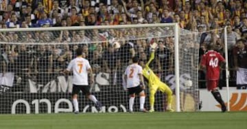 1-0. Feghouli anota el primer tanto.