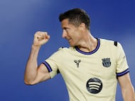 Soccer Football - LaLiga - Osasuna v FC Barcelona - El Sadar Stadium, Pamplona, Spain - May 2, 2026 FC Barcelona's Robert Lewandowski celebrates scoring their first goal REUTERS/Vincent West