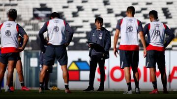 La primera lista de Quinteros en el inicio de su era en Colo Colo