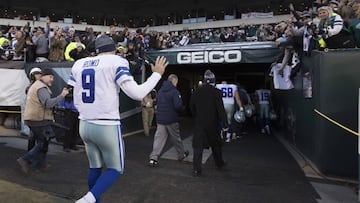 PHILADELPHIA, PA - JANUARY 1: Tony Romo #9 of the Dallas Cowboys waves to the fans after the game against the Philadelphia Eagles at Lincoln Financial Field on January 1, 2017 in Philadelphia, Pennsylvania. The Eagles defeated the Cowboys 27-13. Mitchell Leff/Getty Images/AFP
== FOR NEWSPAPERS, INTERNET, TELCOS & TELEVISION USE ONLY ==
