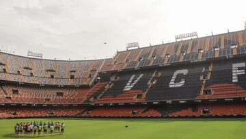 12/08/21 ENTRENAMIENTO DEL VALENCIA 
 GRUPO ESTADIO MESTALLA
 PUBLICADA 13/08/21 NA MA06 4COL