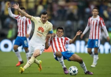 Así se vivió dentro del campo la gran batalla que sostuvieron Águilas y Chivas en el Estaduio Azteca este sábado por la noche.