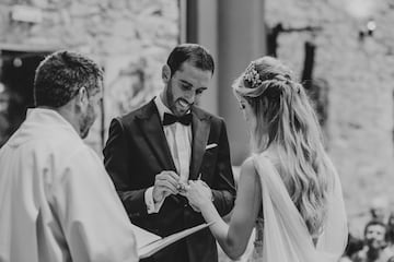 El central uruguayo del Atlético de Madrid, Diego Godín, y su mujer Sofía Herrera contrajeron matrimonio en la parroquia San José de Manga, en Montevideo (Uruguay).