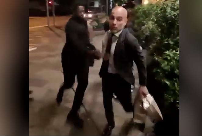 Guardiola pierde la cabeza y se va a por un fan que se ríe de él: el vídeo es de escalofrío