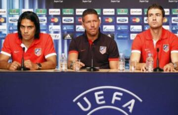 El capitán y el entrenador de Atlético estuvieron siempre al lado del 'Tigre' en sus dos años en España.
