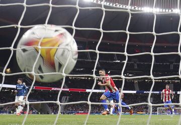 4-1. Luis Suárez marca el cuarto gol.