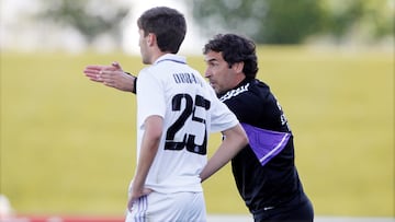 Ra¨²l da instrucciones a Obrador en el reciente Castilla-Celta B.