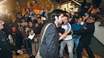 <b>INTACTO</b>. El portugués no se dejó amedrentar por el Camp Nou.