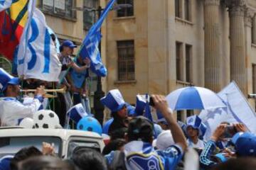 Las calles de Bogotá se pintan de azul y blanco