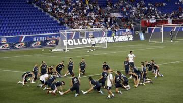 Calentamiento del Real Madrid calienta en Nueva Jersey.