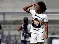 Pumas' Panamanian midfielder #28 Adalberto Carrasquilla celebrates after scoring a goal during the Liga MX Clausura tournament football match between Pumas and Queretaro at Olimpico Universitario Stadium in Mexico City on January 11, 2026. (Photo by Alfredo ESTRELLA / AFP)