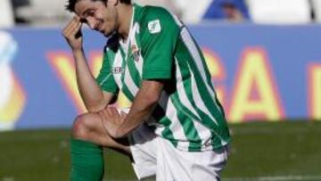 <b>DERROTA. </b>Jonathan Pereira lamenta la ocasión perdida por el Betis ante el Girona.