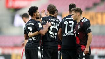 COLOGNE, GERMANY - OCTOBER 31: Serge Gnabry of FC Bayern Munich celebrates with teammates after scoring his team's second goalduring the Bundesliga match between 1. FC Koeln and FC Bayern Muenchen at RheinEnergieStadion on October 31, 2020 in Cologne