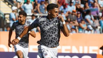 Futbol, Ohiggins vs Colo Colo.
Fecha 2, campeonato Nacional 2023.
El jugador de Colo Colo Jordhy Thompson, centro, celebra su gol contra Ohiggins durante el partido de primera division disputado en el estadio El Teniente en Rancagua, Chile.
29/01/2023
Jonnathan Oyarzun/Photosport
Football, Ohiggins vs Colo Colo.
2nd turn, 2023 National Championship.
Colo Colo's player Jordhy Thompson, center, celebrates his goal against Ohiggins during the first division match at the El Teniente stadium in Rancagua, Chile.
29/01/2023
Jonnathan Oyarzun/Photosport