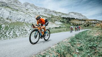 Mikel Landa compite durante una etapa en el Criterium del Dauphiné.