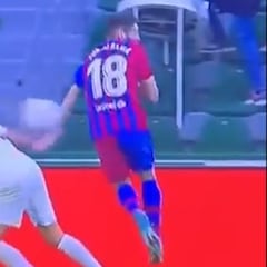 Pere Milla estalla tras el penalti no pitado por mano de Jordi Alba: "Quien no llora no mama..."