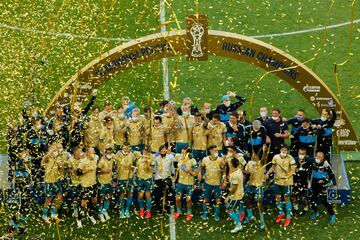 Campeones de la Liga Premier de Rusia, actualmente y por motivos de patrocinio Campeonato Ruso de Fútbol Rosgosstrakh, la máxima categoría de Rusia.