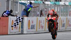 Repsol Honda Team Spanish rider Marc Marquez celebrates winning the Malaysia MotoGP at the Sepang International Circuit in Sepang on November 4, 2018. (Photo by Mohd RASFAN / AFP)