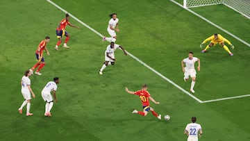 España derriba el muro defensivo de Francia
