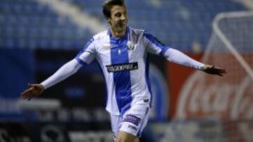 Guillermo, celebra un gol.