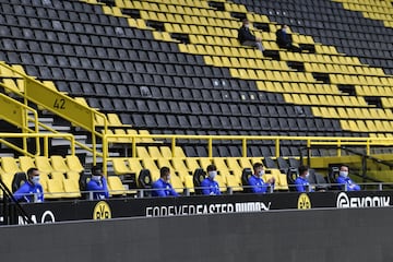 16 May 2020, North Rhine-Westphalia, ---: Football: Bundesliga, Borussia Dortmund - FC Schalke 04, 26th matchday, at Signal-Iduna-Park. The Schalke substitutes sit on the bench before the game and wear masks. Photo: Martin Meissner/AP-Pool/dpa - only for 