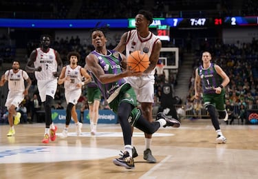 El Unicaja no necesita rodillo para superar a un Manisa blando