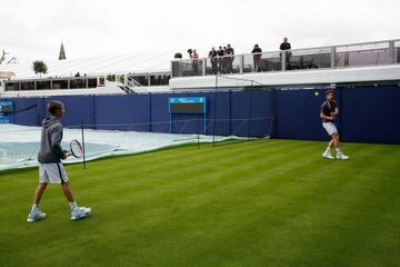 Andy Murray calienta con Romeo Beckham para el Queen’s Club