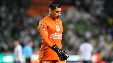 Luis Malagon of America during the 11th round match between Leon and America as part of the Liga BBVA MX, Torneo Apertura 2024 at Nou Camp Stadium on October 05, 2024 in Leon, Guanajuato, Mexico.