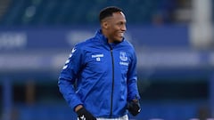 Yerry Mina en la previa de un partido del Everton en la Premier League