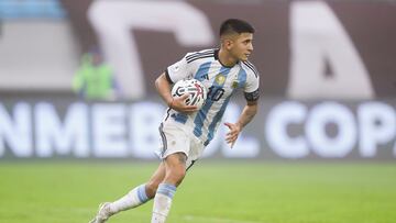 AMDEP6692. CARACAS (VENEZUELA), 08/02/2024.- Thiago Almada de Argentina celebra un gol de penalti ante Paraguay hoy, en un partido del Torneo Preolímpico Sudamericano Sub-23 en el estadio Nacional Brígido Iriarte en Caracas (Venezuela). EFE/ Rayner Peña R.
