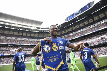 Las leyendas del Madrid y el Chelsea en el Bernabéu