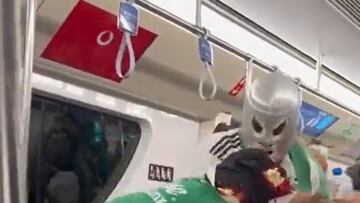 ‘La Parka’ y el ‘Hijo del Santo’ pelean en el metro de Qatar