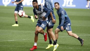 Mauro Dos Santos o Carlos Ruiz, dos hombres para un puesto