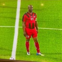 60 años, 50 hijos y buscado por la Interpol: el debut del vicepresidente de Surinam