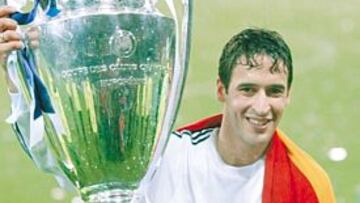 <b>EL REY DE EUROPA. </b>Raúl tiene tres Champions en su palmarés. 1998 (Juventus), 2000 (Valencia) y 2002 (Bayer Leverkusen). Es su título preferido. Además, ha marcado 47 goles en esta competición y está a sólo dos de una leyenda: Di Stéfano.
