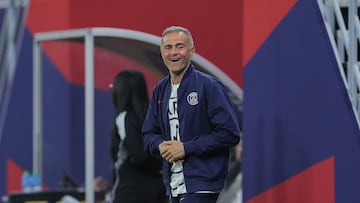 Paris Saint-Germain's Spanish headcoach Luis Enrique reacts during the 2025 FIFA Intercontinental Cup final football match between Paris Saint-Germain (PSG) and CR Flamengo at the Ahmad bin Ali Stadium in Al-Rayyan on the outskirts of Doha on December 17, 2025. (Photo by Karim JAAFAR / AFP)