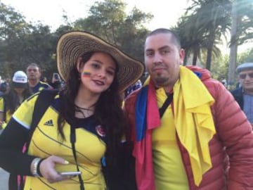 Hinchas colombianos y argentinos se reúnen en Viña del Mar para el partido de los cuartos de final.