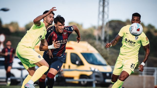 El Levante no ve puerta en su primer amistoso ante el Johor