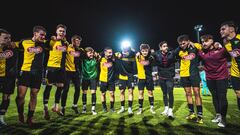 El Alavés cruza el Puente Colgante