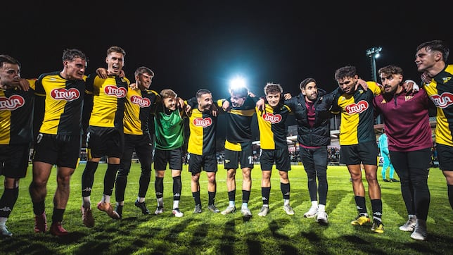 El Alavés cruza el Puente Colgante
