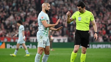 Amrabat, ante el Athletic.