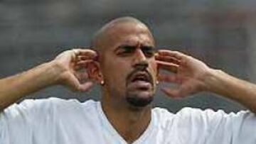 <b>ADIÓS A LOS DIABLOS ROJOS.</b> Verón seguirá en la Premier League.