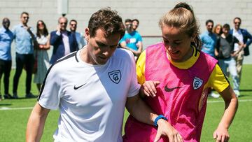 GRAF1906. MADRID, 16/05/2019.- El presidente de Ciudadanos Albert Rivera, pelea un balón con una integrante del Madrid Club de Fútbol Femenino, este mediodía en el estadio José Luis de La Hoz-Matapiñonera.-EFE/Fernando V