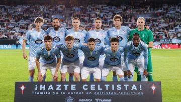 La formación inicial del Celta posa en los prolegómenos del partido contra el Mallorca en Balaídos.