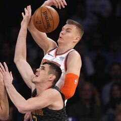 Enes Kanter llegó al Madison en muletas... ¡Y fue titular!