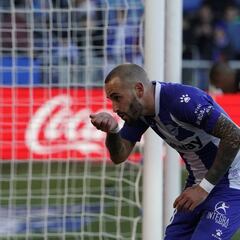 Aleix Vidal: "Lo de las críticas a los cambios del entrenador ya está hablado y superado"